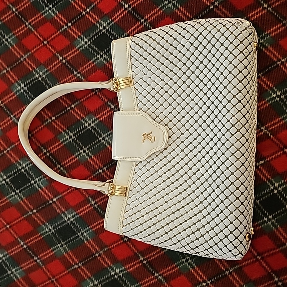 White R Purse - Chain Mail